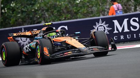 Con Norris dominando, Verstappen al acecho y Piastri buscando ritmo, el cierre del campeonato promete un sábado y domingo llenos de tensión en Yas Marina. AFP / G. Cacace