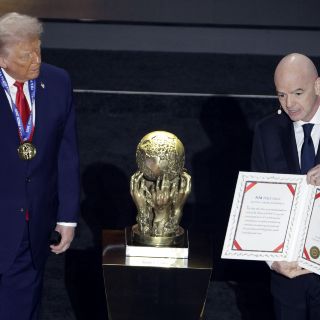 Donald Trump recibe el primer Premio FIFA de la Paz