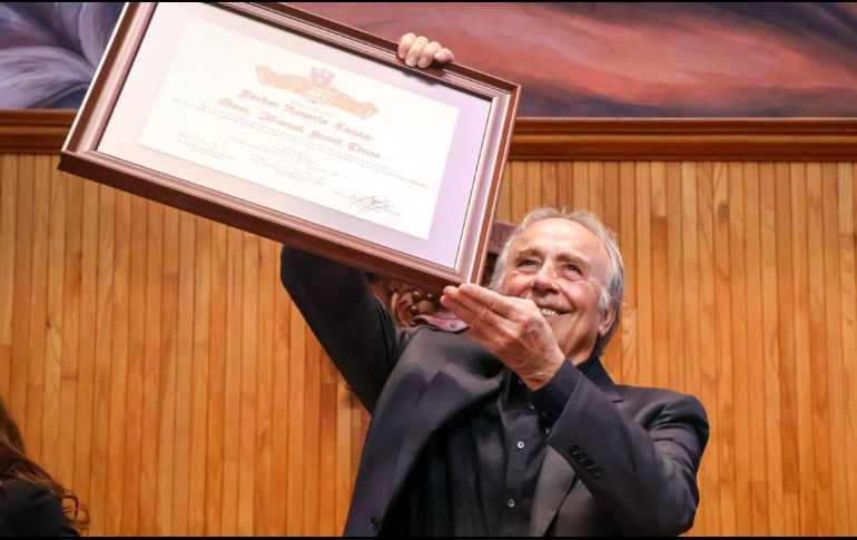El maestro agradeció a la Universidad de Guadalajara, a la FIL y a México, país que lo acogió durante el exilio, que fue su casa, que fue su hogar. ESPECIAL / D. González