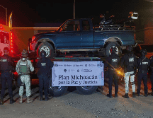 los agentes les incautaron ocho armas de fuego, 438 cartuchos, cinco kilogramos de marihuana y diversas dosis de metanfetamina, así como cinco vehículos. X / @GabSeguridadMX 