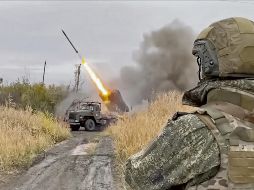 Una batería de artillería rusa apunta contra las posiciones del Ejército ucraniano. EFE