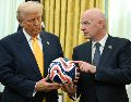 Entusiasmado por el sorteo del Mundial de 2026, el presidente Donald Trump aseguró ayer viernes 5 de diciembre que habría que rebautizar el futbol americano. AFP / ARCHIVO