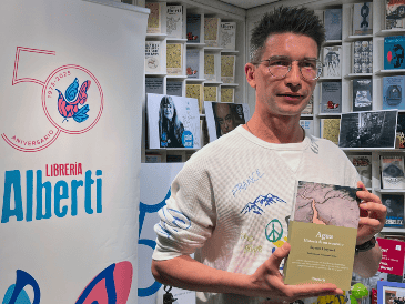 El autor de "Agua" indaga en las razones de la desaparición de Gómez y explora otros conflictos ambientales en la zona, donde el aguacate se ha convertido en un negocio lucrativo para los narcotraficantes. EFE/ARCHIVO