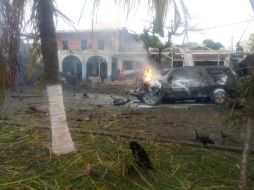 De acuerdo con autoridades locales, el estallido ocurrió poco antes del mediodía de este sábado, justo frente a la presidencia municipal. ESPECIAL.