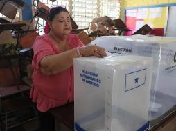 La consejera presidenta del ente electoral de Honduras, Ana Paola Hall, atribuyó este sábado a 
