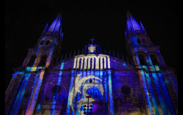 Con fuegos artificiales, un espectáculo de luces en la fachada de la Catedral, shows en vivo y el tradicional encendido del árbol, el Centro Histórico de Guadalajara recibió la Navidad con la inauguración del Festival Ilusionante 2025.EL INFORMADOR / J. Acosta
