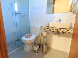 De acuerdo con información de HomeCenter, la causa principal suele relacionarse con la descomposición de residuos y la acción de bacterias dentro de las tuberías.  Pexels