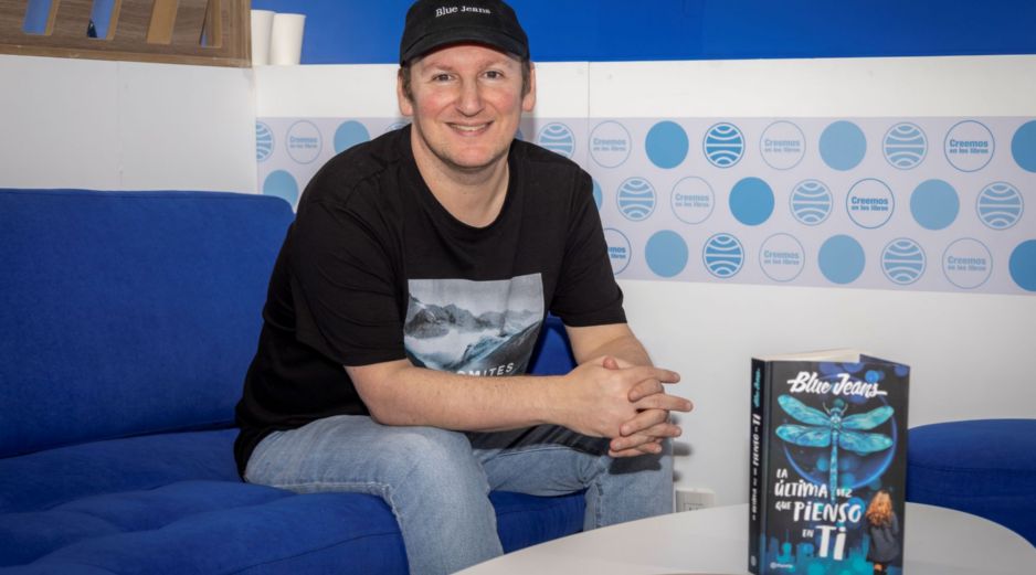Blue Jeans presenta su libro número 18 tras una exitosa carrera que comenzó con su primera publicación en 2009