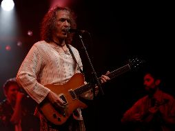 Robe Iniesta forjó una exitosa carrera de más de 30 años en la música. EFE/J. Diges