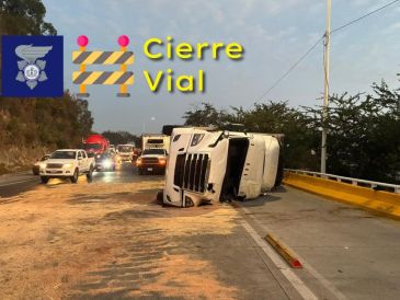 El accidente provoca tráfico en la zona esta mañana de miércoles 10 de diciembre. ESPECIAL / FACEBOOK Policía Vial Jalisco