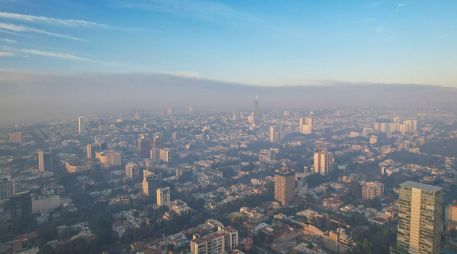Habitantes de la metrópoli hacen frente al aire sucio y las enfermedades que la contaminación ambiental generan. EL INFORMADOR/ARCHIVO