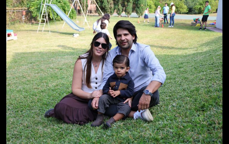 Ana Ceci Rueda, Diego Farías y Tiago Farías Rueda. GENTE BIEN JALISCO / E. Escamilla