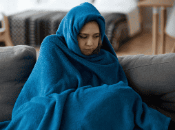 La percepción del frío es un fenómeno complejo que va más allá del peso corporal. Sin embargo, la evidencia apunta a que la composición corporal influye de manera importante.  CANVA