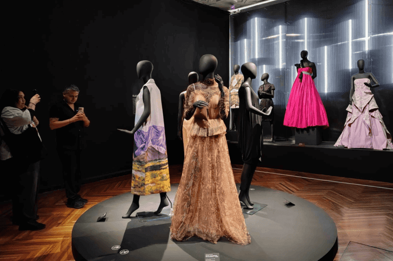 En el museo se exhibirán 70 diseños de indumentaria de 47 diseñadores de 17 países. SUN/ C. Cabello