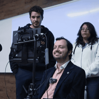 Lanzan una IA que ayuda a personas con ELA a recuperar la posibilidad de conversar