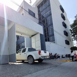 Fiscalía investiga posible participación de policías de Techaluta en robo de armas y dinero