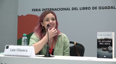 Ver a tantos jóvenes ilusionados por los libros emocionó a la autora, quien por primera vez visitó esta feria / FOTO: CORTESÍA