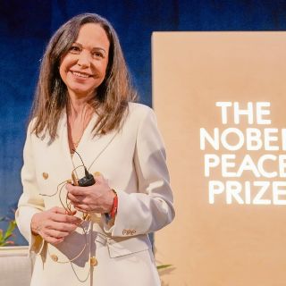 Disfrazada y sorteando retenes militares, así escapó Corina Machado de Venezuela