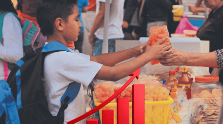 Uno de los aspectos que consideró este programa fue retirar la comida chatarra y los alimentos ultraprocesados de las escuelas de educación básica públicas y privadas. SUN / ARCHIVO