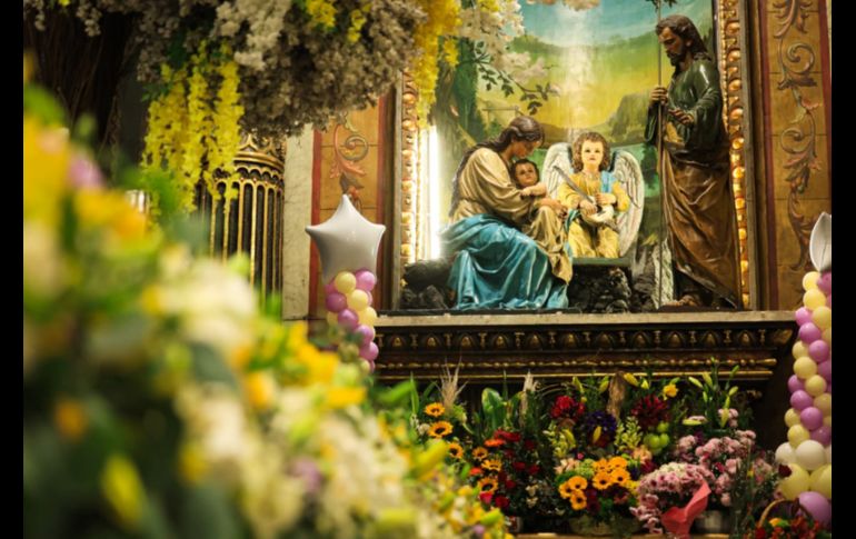 El altar, además, fue adornado con los colores de la bandera de México, para resaltar la importancia de la imagen religiosa para la nación mexicana. EL INFORMADOR/ J. Acosta