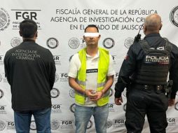 El hombre fue detenido por las autoridades en el cruce de las calles Altamira y La Loma, del municipio tonalteco. ESPECIAL