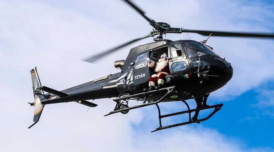 El espectáculo se lo robó Santa Claus, quien llegó a bordo del “Halcón”. EL INFORMADOR / A. Navarro