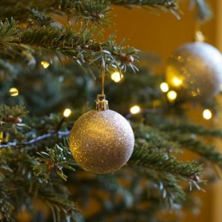 Navidad 2025: ¿Por qué se pone una vara de canela en el árbol y qué simboliza?