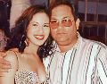 Selena Quintanilla posa junto a su padre Abraham Quintanilla. ESPECIAL