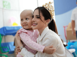 Bosch compartió un video del momento en que visitó a los menores, pacientes del área de oncología, que la recibieron con abrazos y sonrisas. ESPECIAL/Instagram @Fátima Bosch