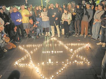 Se montó una vigilia en los alrededores del sitio del atentado. EFE