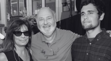 Nick, segundo hijo del matrimonio entre Rob y Michelle Reiner, atravesó por múltiples internaciones en centros de rehabilitación. X / @thelastshow