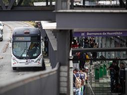 El Peribús, conocido oficialmente como Mi Macro Periférico, realiza diariamente un promedio de 325 mil viajes. EL INFORMADOR / ARCHIVO