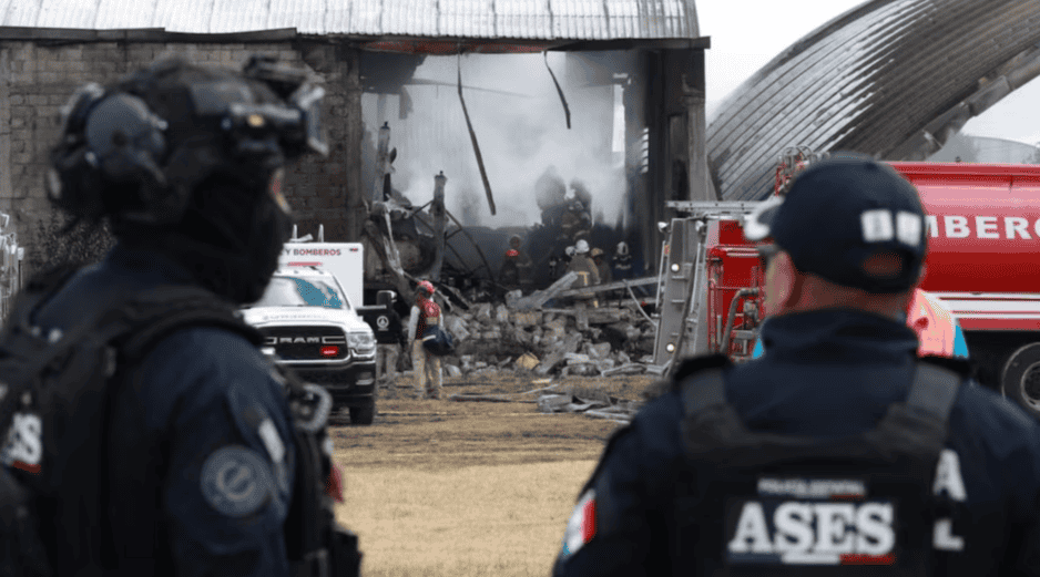 Protección Civil del Estado de México dio a conocer a las 14:26 horas que el incendio fue controlado y se realizaron labores de enfriamiento y remoción. SUN / A. VARGAS