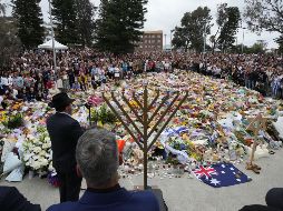 Fotografía de un homenaje floral a las víctimas del tiroteo en la playa de Bondi en Sídney AP/M. Kaker
