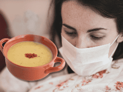Además de una buena alimentación para cuidar tus defensas y protegerte de la influenza H3N2, la hidratación es importante. UNSPLASH / SNAPPR / UNSPLASH / E. AKYURT