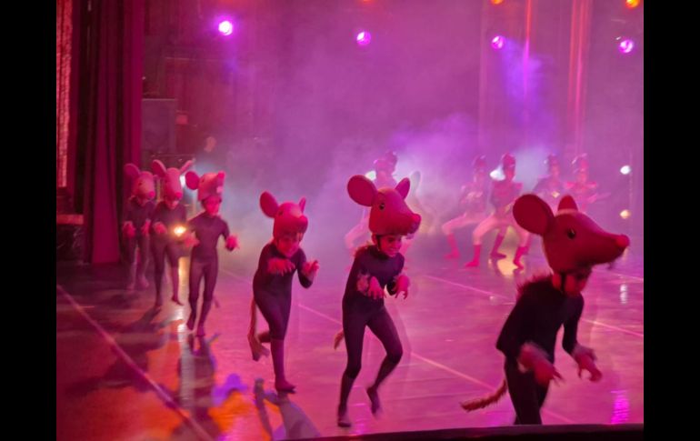 “El Cascanueces”, del Ballet de Jalisco, fue dirigido por Lucy Arce Álvarez. La puesta en escena, que arrancó temporada este miércoles 17, y se presentará hasta el domingo 21, y cuenta con 80 bailarines. EL INFORMADOR/ F. Salcedo