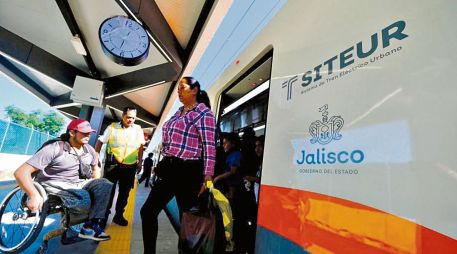 Los trabajos pendientes en las estaciones y los cruces de la Línea 4  avanzan sin suspender el servicio y deberán quedar concluidos a más tardar en marzo, informó el Sistema de Tren Eléctrico Urbano. ESPECIAL