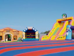 RETO AVENTURA. El parque inflable de gran escala ofrece circuitos de obstáculos y resbaladillas. ESPECIAL