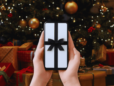 Casi dos terceras partes de los consumidores en México prevé apoyarse en la IA para inspirarse al momento de elegir obsequios en esta temporada. ESPECIAL / CANVA