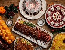 Preparar postres navideños puede ser una actividad que fomenta la convivencia y el espíritu festivo. UNSPLASH / J. OWEN