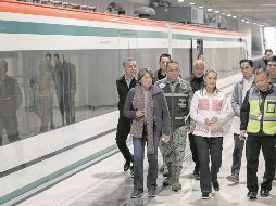 Claudia Sheinbaum encabezó el primer recorrido de prueba del Tren Suburbano que conectará la estación Lechería con el AIFA. Se prevé que entre en operación durante la Semana Santa. ESPECIAL