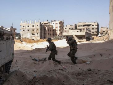 El Ejército israelí no cesa sus ataques en el Líbano, sobre todo en el sur, contra supuestos objetivos del grupo chií libanés. EFE / P. MARTÍNEZ