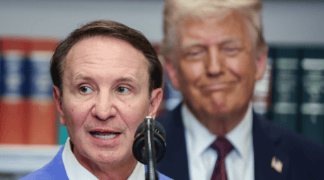 Un análisis de la organización Global Project Against Hate and Extremism (GPAHE) muestra que la constelación de pensamientos que rodean a la Casa Blanca forma 