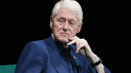 Los documentos desclasificados de Epstein incluyen al menos otras cinco imágenes de Clinton. EFE/ O. Guzmán