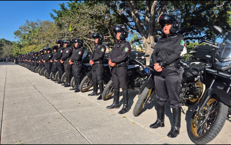 El acto protocolario para la entrega de las motos se llevó a cabo en el parque 