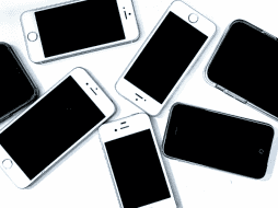 No necesitas gastar tanto para tener un buen teléfono. CANVA