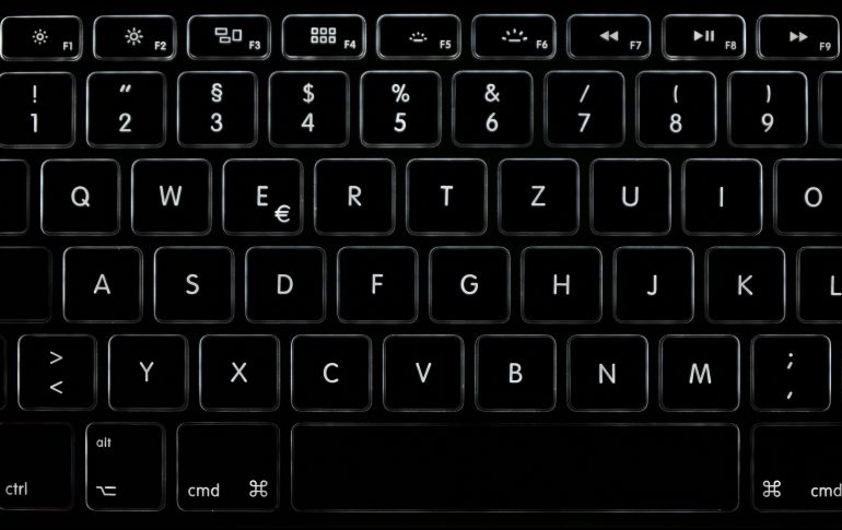 Antes de comenzar cualquier procedimiento, se recomienda apagar la computadora y desconectar el teclado. Unsplash