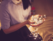 Pasar la Nochebuena solo puede convertirse en una experiencia significativa íntima y reparadora. CANVA