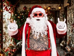 Las plataformas de IA sugieren que mezclar estos temas con clásicos del rock genera una atmósfera diferente que tus invitados no olvidarán tan fácil. ESPECIAL / CANVA