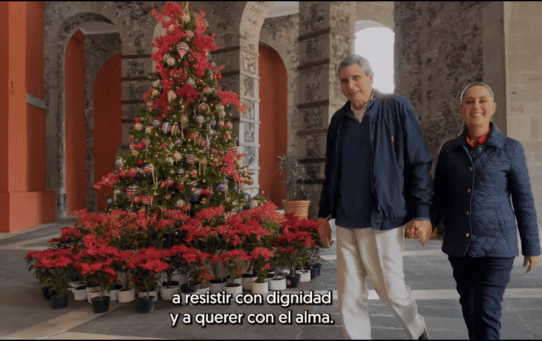 Acompañada por su esposo Jesús María Tarriba, la Mandataria federal señaló que lo más importante no es lo material, sino los valores, el amor por los demás. el amor por la familia y el amor a México. ESPECIAL